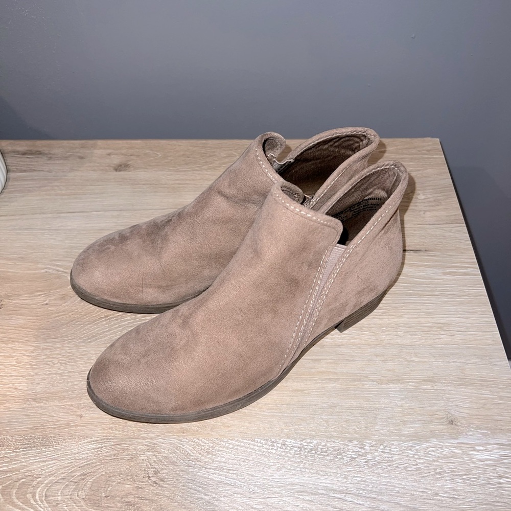 Size 6 Tan Booties